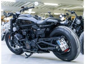 Medium Seitlicher Kennzeichenhalter Black Satin - Image 3