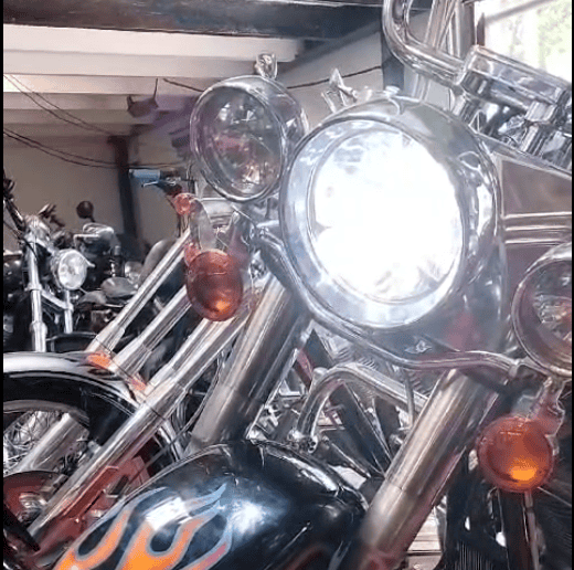 High beam white  Fits: >  all H4 replacement bulb