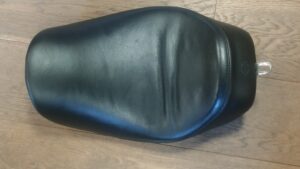 USED 2006 - 2017 Harley Dyna solo Seat (OEM) - Image 2