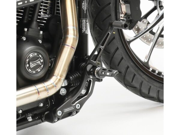 Pahntom Mid- to Forward Control Conversion Kit for Softail M8