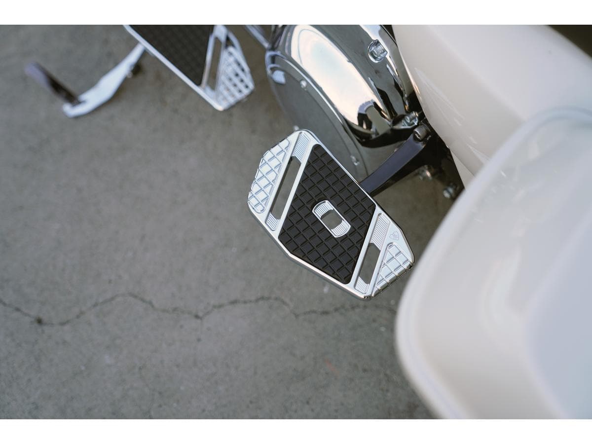 Arlen-ness-speedliner-passenger-floorboards-chrome-2 Arlen ness speedliner passenger floorboards chrome 2