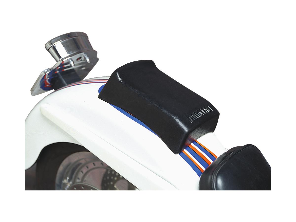 Stinger smooth suction cup pillion pad 5,5" x 9" black polyurethane, 91-17 dyna, 84-25 softail, (except 19-20 fxdrs 114), 86-20 sportster, (except 08-10 xr1200, 10-13 xr1200x) 1 Cce
