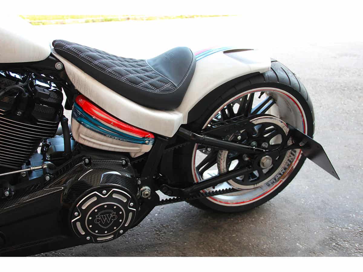 Racing side cover slotted ready to paint, 18-21 flsl, 18-20 flde, 18-21 flhc, 18 flhcs 114, 18 flhcs 114 anv, 18-20 fxlr, 18-20 fxbb, 19-20 flhc 114, 20-24 fxlrs, 20-24 fxst, 21-24 fxbbs, 21-24 flhcs, 22-24 fxlrst, 22 fxrst, 22-24 flsb, 23 flhcsanv 1 Cult-werk