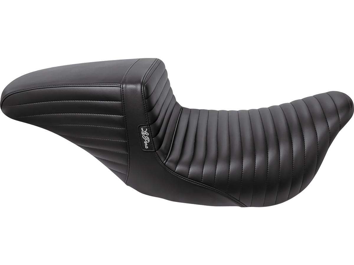 Kickflip seat pleated stitch black vinyl, 08-25 touring, (except 23-25 flhxse, 23-25 fltrxse, 24-25 flhx, 24-25 fltrx, 24 fltrxstse, 25 flhxu, 25 fltrstse) 1 Le pera