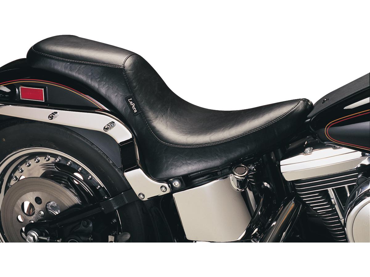 Silhouette 2 up smooth seat 139,7mm wide passenger area black vinyl, 84-89, 99 fxst, 87-98 fxstc, 88-99 flstc, 89-99 fxsts, 90-95, 97-99 flstf, 93-96 flstn, 95-97 fxstsb, 97-99 flsts, 98-99 fxstb 1 Le pera