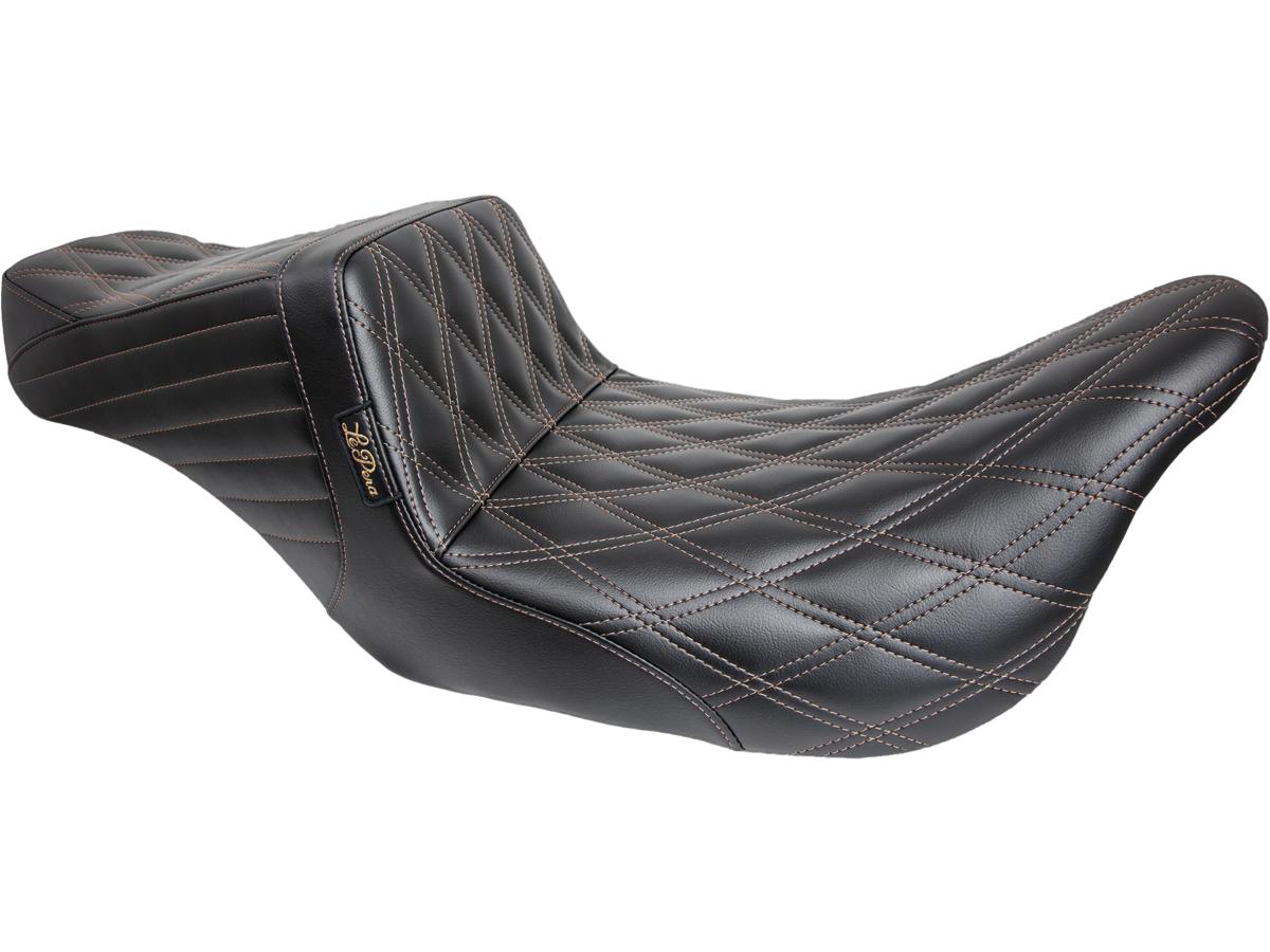Tailwhip seat double diamond, driver seating: 12. 5" wide, passenger seating: 7. 5" wide black vinyl, 08-25 touring, (except 23-25 flhxse, 23-25 fltrxse, 24-25 flhx, 24-25 fltrx, 24 fltrxstse, 25 flhxu, 25 fltrstse) 1 Le pera