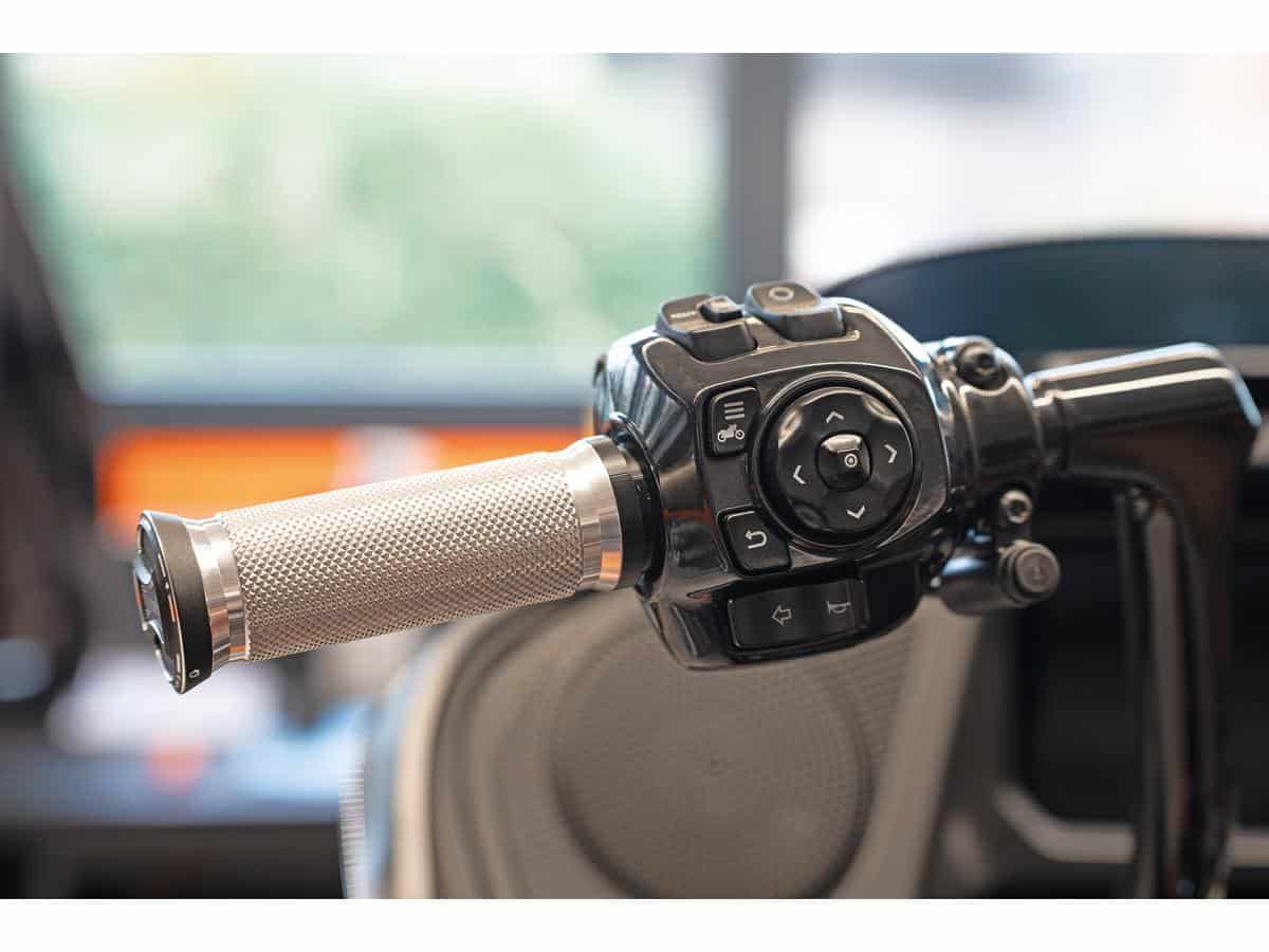 Thunderbike-base-grips-aluminium-satin-1-throttle-by-wire-switch-housing-sensor-2 Thunderbike base grips aluminium satin 1 throttle by wire switch housing sensor 2